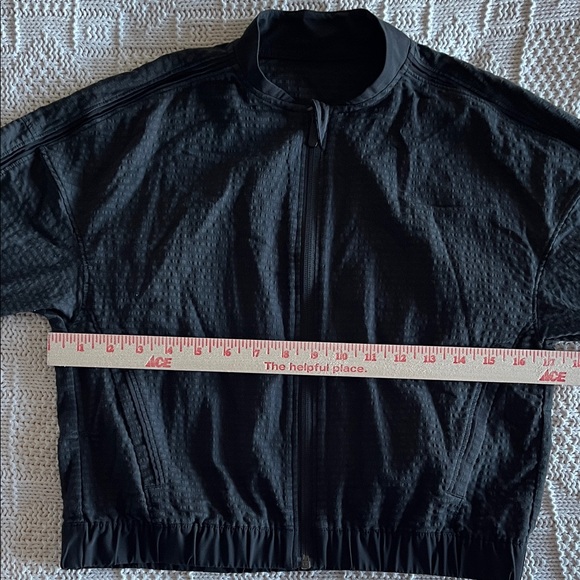 Lululemon Jacket Women’s Black Pack Light Bomber Vented Outdoor Active Zip - Picture 3 of 8